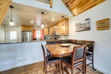 Сельский дом Waterfront Home: Allegheny River Access, Dock Slip