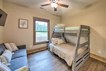 Mökkimajoitus Charming Ellijay Escape: Hot Tub + Game Room