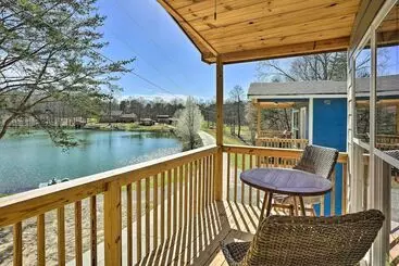 Mökkimajoitus 10 Mi To Drive In: Lakefront Trenton Cabin!