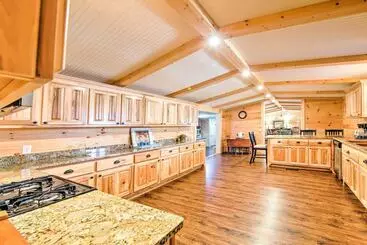 Mökkimajoitus Pet Friendly Ellijay Escape W/ Yard & Grill!