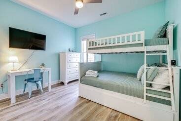 بيت ريفى Serene Oak Island Home W/ Private Saltwater Pool!