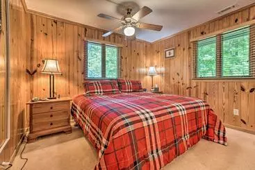 Mökkimajoitus Serene Sky Valley Family Chalet W/ Fireplace