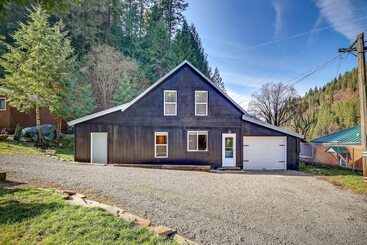 Vidéki Ház Avery Creek Cabins: Hike, Bike, Fish + More!