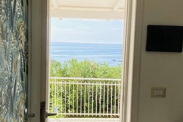 簡易ホテル Paradisea Taormina