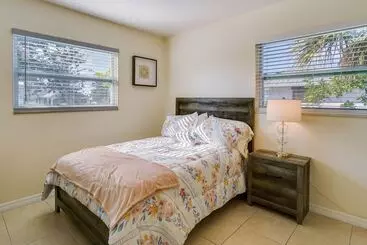 Mökkimajoitus Pet Friendly Englewood Home   4 Mi To Beach!