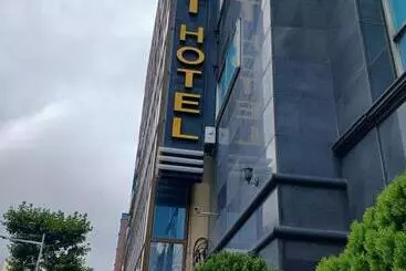 ホテル Bt