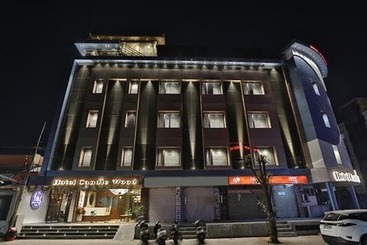 Fabhotel Prime Candle Wood