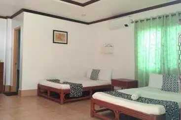 Pension  Hmc Guesthouse  Malapascua Island Air Conditioned Room #1