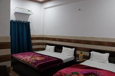 Hotel K.d. Dham Near Prem Mandir