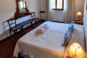 Hotell Hostal El Cerrito San Lorenzo