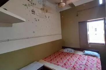 Szálló Rupak Rest House ,call 79031 58122 !near Deoghar Baba Mandir