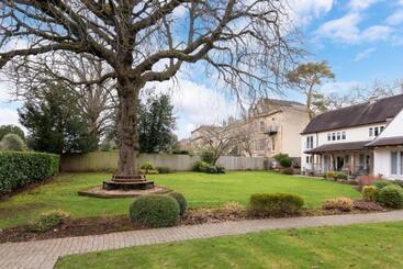 پانسیون Near Major Attractions | Comfortable | Tv