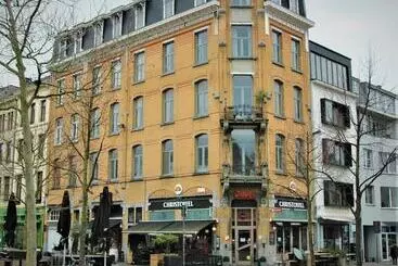 هتل آپارتمان Sleep Inn