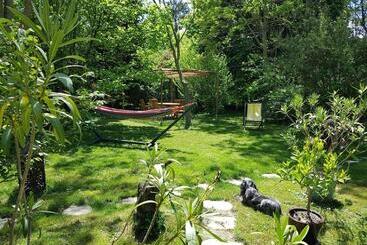 ベッドアンドブレックファースト Le Clos De L Ambre