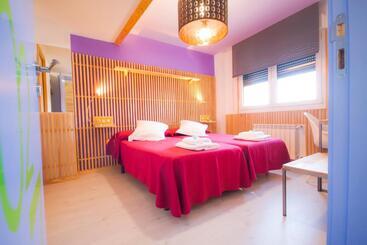 هتل Pension Restaurante Casa Camiño