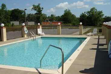 فندق على الطريق Regency Inn