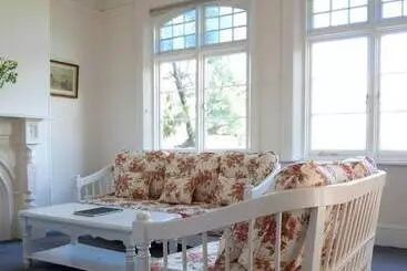 Aamiaismajoitus (B&B) Lowena Cafe And Accommodation