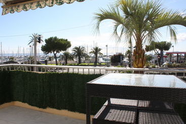 ツーリストアパートメント Happy Few  Le Blue Whale