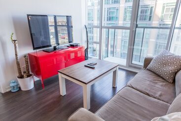 Жильё для туристов Queen West Vibes