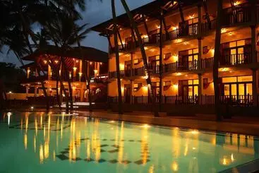 Hotel Whispering Palms
