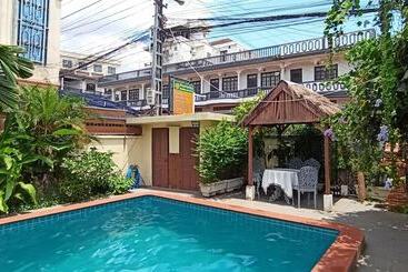 פנסיון Villa Sisavad Guesthouse