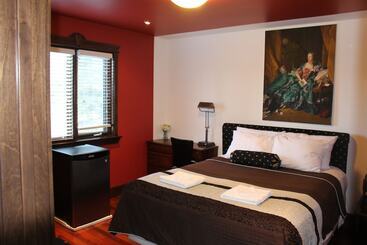 פנסיון Westmount River Inn