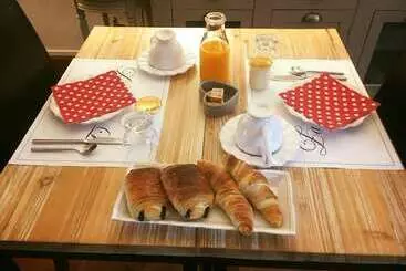 Bed & Breakfast La Maison Du Lac Near Plage De Bonnu