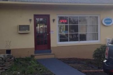 Colonial Village Motel