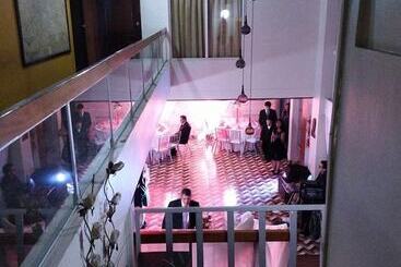 هتل Hostal Los Angeles Amigos Inn