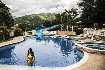 Otel Villeta Resort