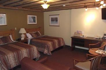 Forest Motel & Woodland Retreat