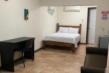 Hotelli Banana Bay Marina