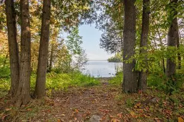 Hotelli Lakepoint Cottage Resort