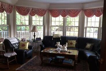 בית מלון כפרי The Boston T B&b
