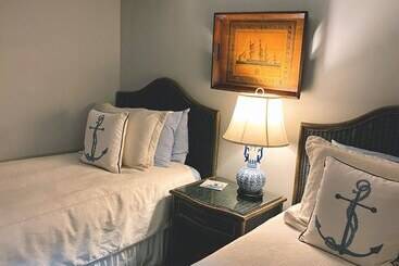 Hotelli The Stone Hedge Bed And Breakfast