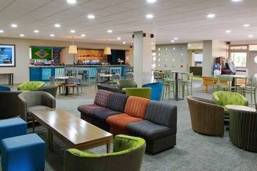 בית מלון כפרי Yarnfield Park Training And Conference Centre