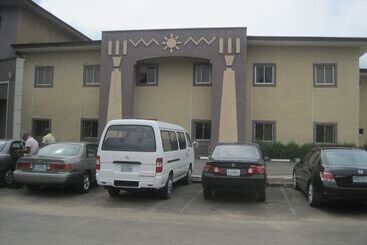 Axari Hotel & Suites