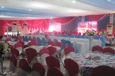 Axari Hotel & Suites