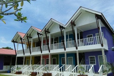 בית מלון כפרי Capital O 91017 Tuba Beach Resort @ Pulau Tuba