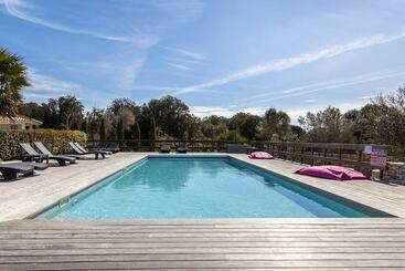 مبيت وإفطار L Albitru