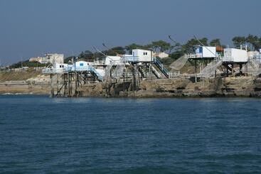 تختخواب و صبحانه Chambre D Hotes Les Volets Bleus Villa L Olivier Côté Mer