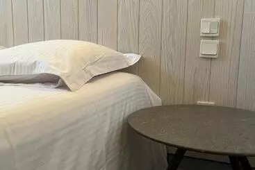 ホテル Hôtel Le Lacuzon