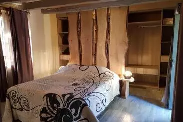 ベッドアンドブレックファースト Chambres D'hôtes L'oustralac