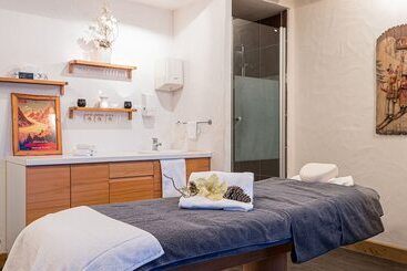 هتل Hôtel Carlina By Les Etincelles