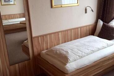 هتل Weinhaus Kreuter