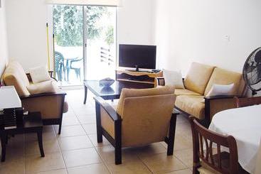 Appartements touristiques 2 Bedrooms Apartment With Shared Pool And Wifi At Mandria 1 Km Away From The Beach