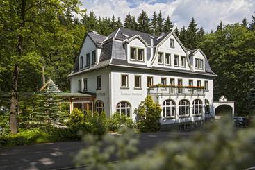 هتل Land & Gasthof Forsthaus