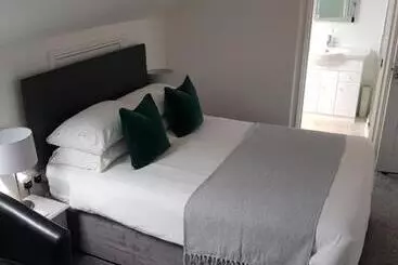 Bed and Breakfast Tirah Guest House