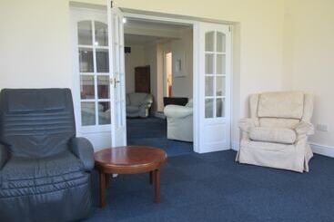 Hotel Foreshore House