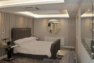 בית מלון כפרי The Royal